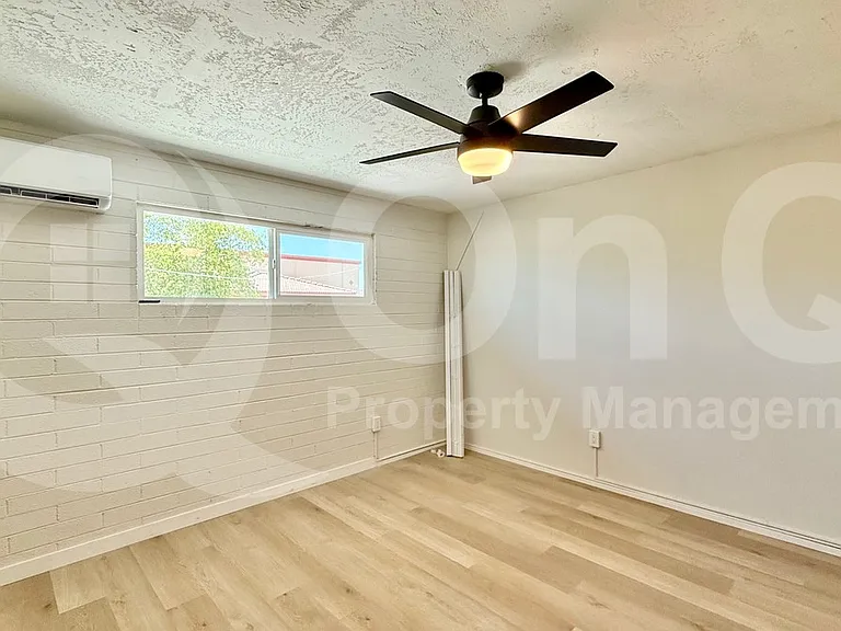 25 E Eva St #13 — Photo 4