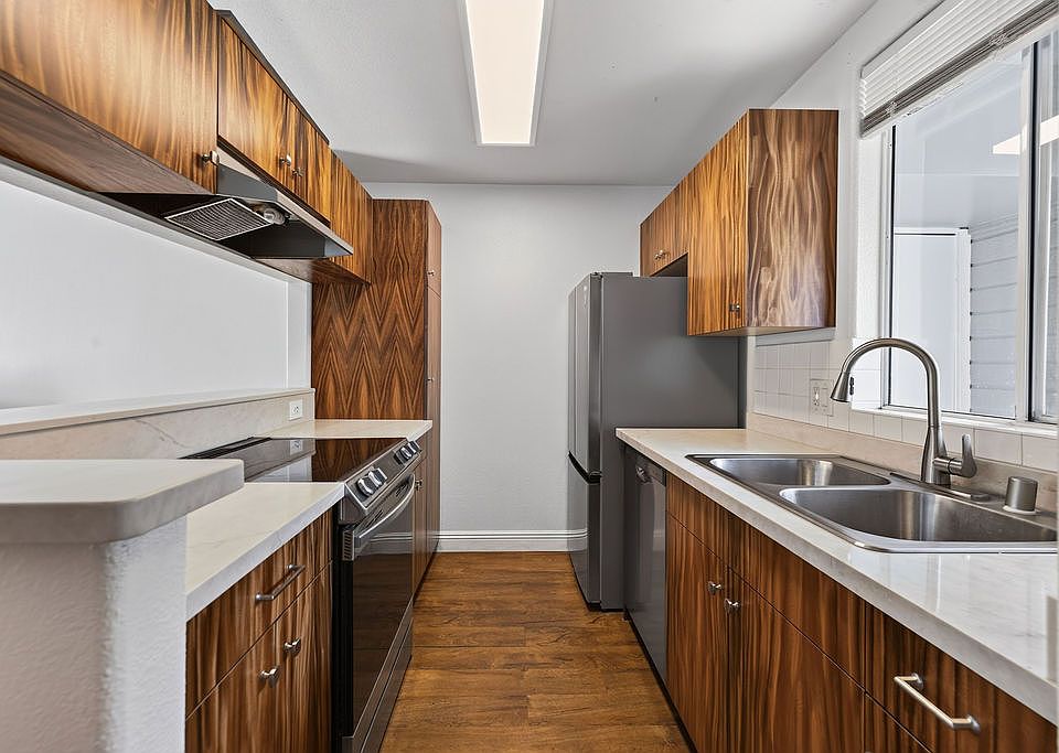 1st image of 75-6081 Alii Dr APT D101