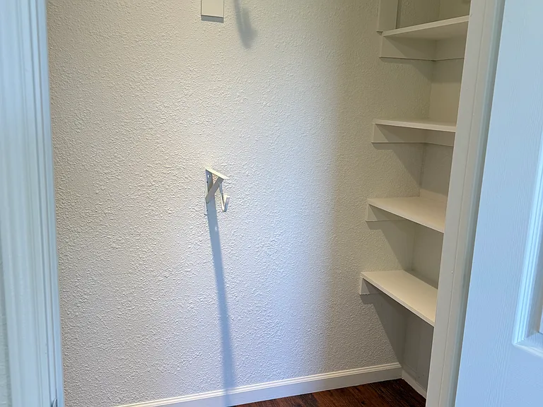 2631 Stafford Dr — Photo 8