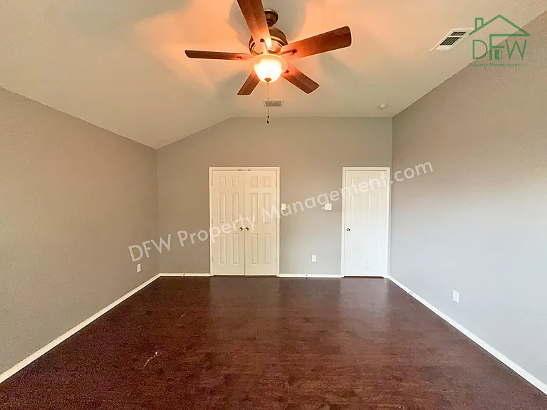 9120 Goldenview Dr — Photo 10
