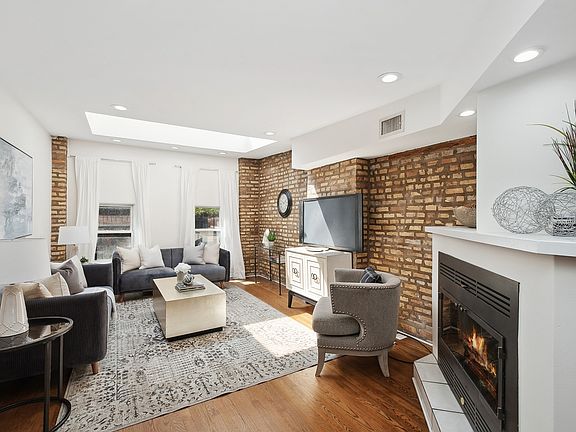 4th image of 158 W Huron St APT 4C