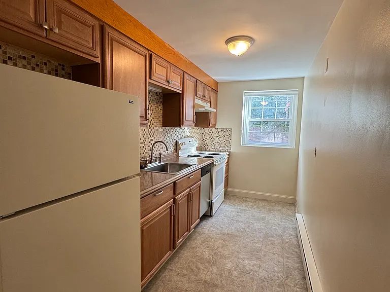 21 Franklin St #13 — Photo 4