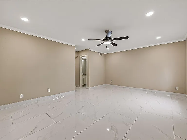 6649 De Moss Dr #649 — Photo 4