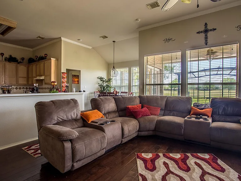 2713 Butler National Dr — Photo 10