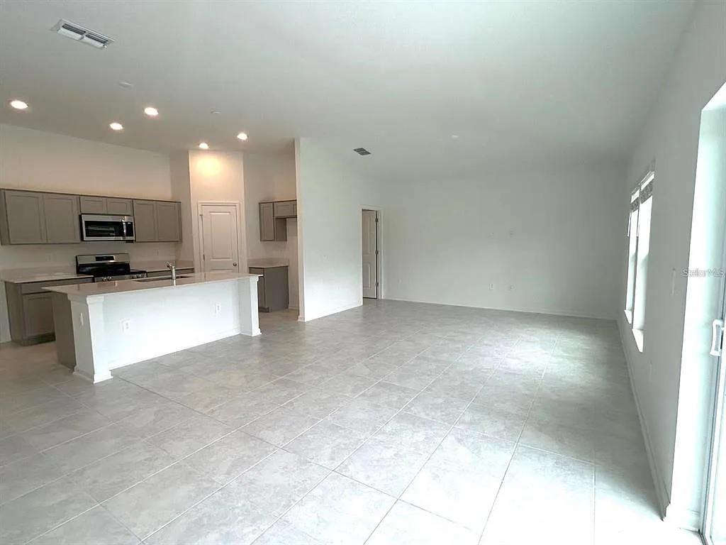 3 bed, 2.0 bath, 1555 sqft, $1,850 — Photo 2