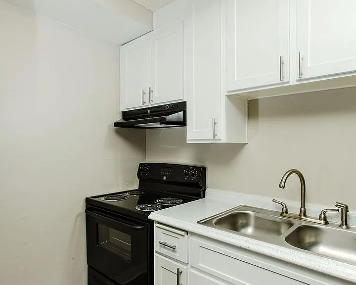 Surfcaster Apartments — Photo 48