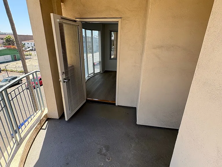 3004 6th Ave #7 — Photo 8