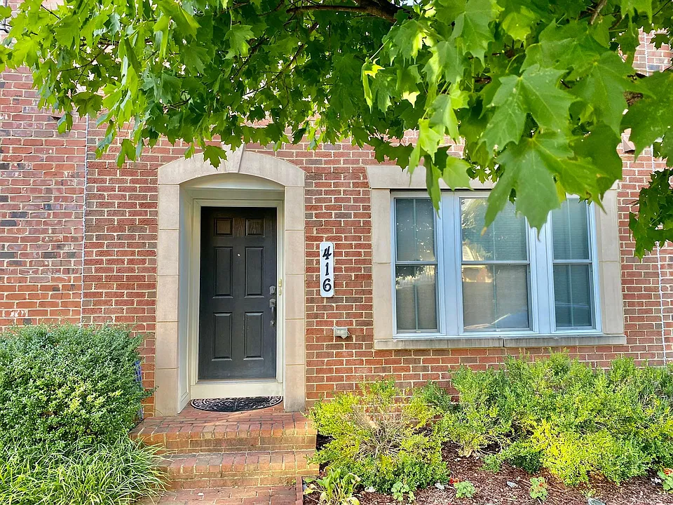 416 Grand St