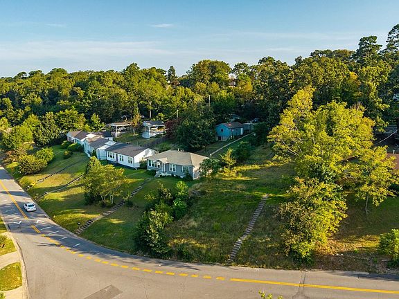 3rd image of 6924 Skywood Rd