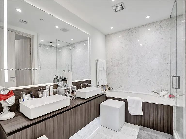 1000 Brickell Plz #Penthouse 5103 — Photo 13
