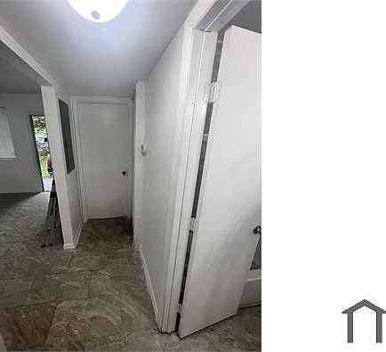 2nd image of 1915 Berkley St