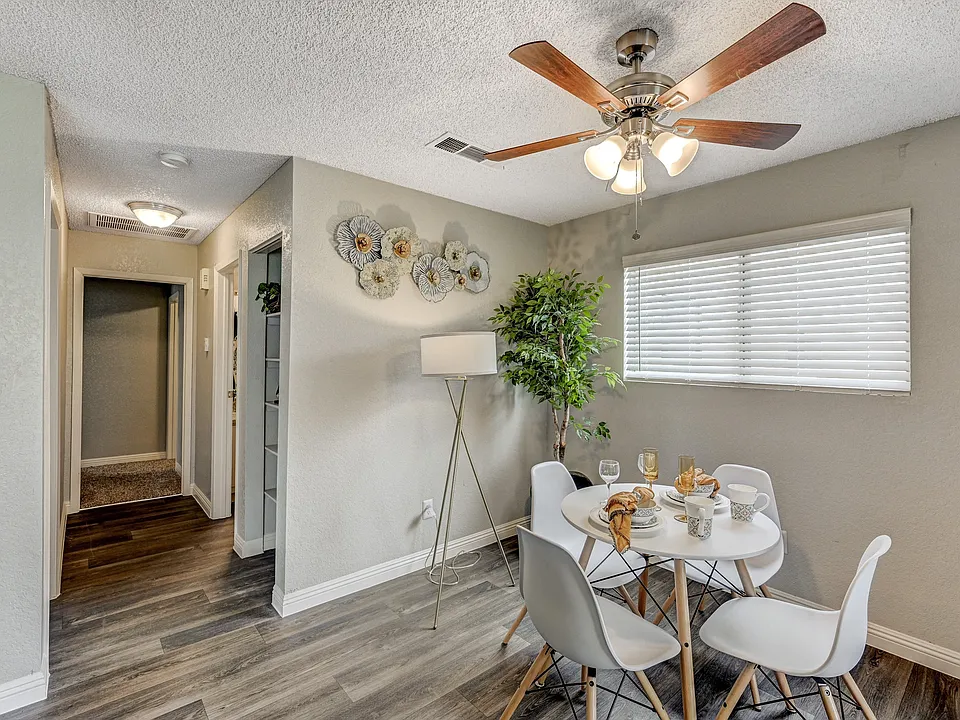 Desert Bay Apartments