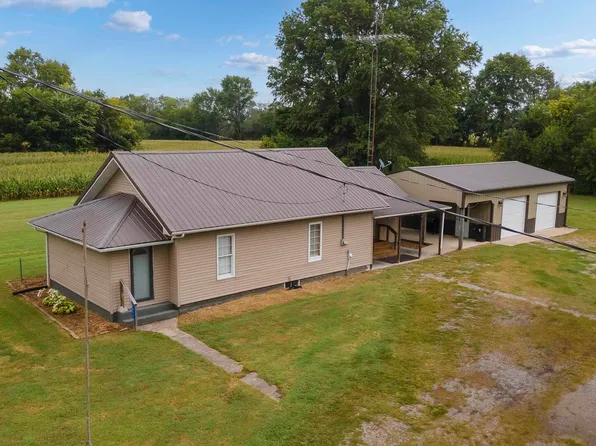 4852 N Nason Ln, Bonnie, IL 62816