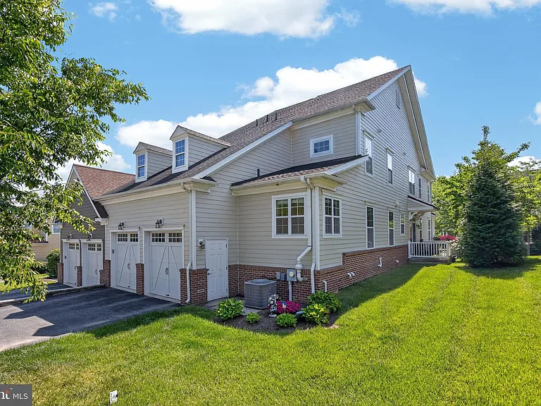 121 Shilling Ave — Photo 4