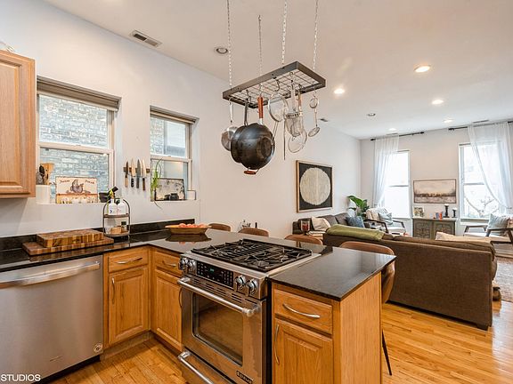 5th image of 2305 N Oakley Ave #2