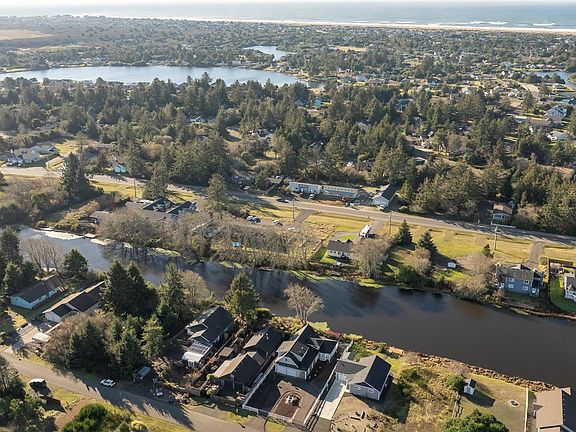 2nd image of 717 Island Circle SE