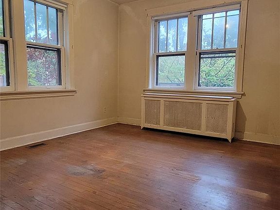 4th image of 8275 Glen Echo Dr