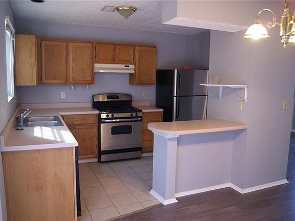 3rd image of 4452 Highland Cir NE
