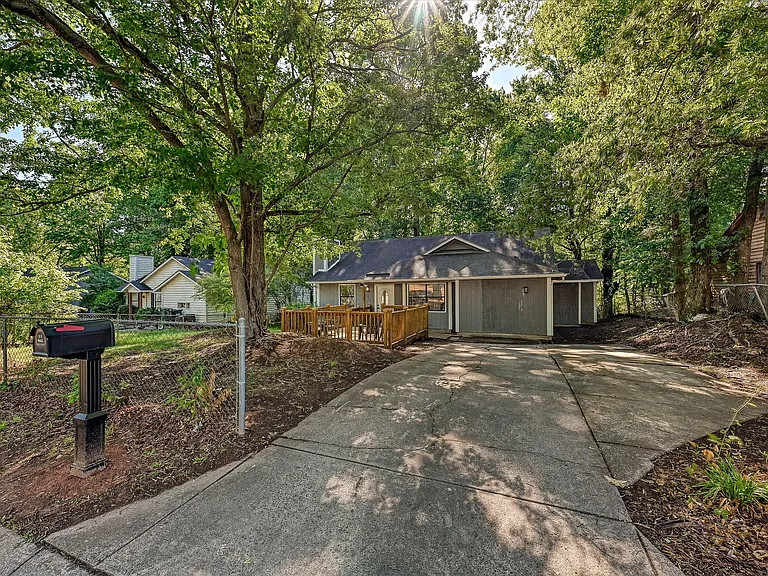 633 Pennwood Ln — Photo 10