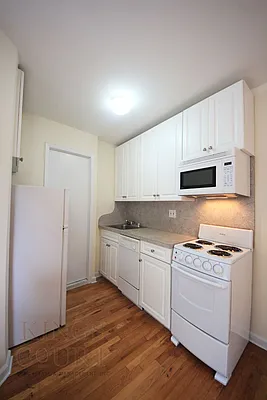 Rented by Kings Court Real Estate | media 25