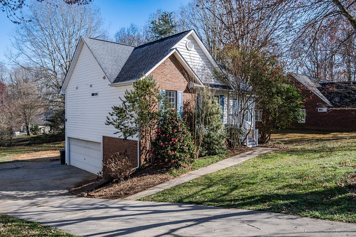 Building Photo - 117 Eagle Ct