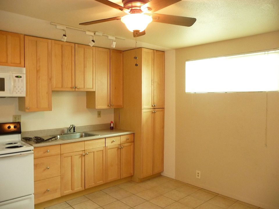 1st image of 2657 Lakeshore Blvd APT 9