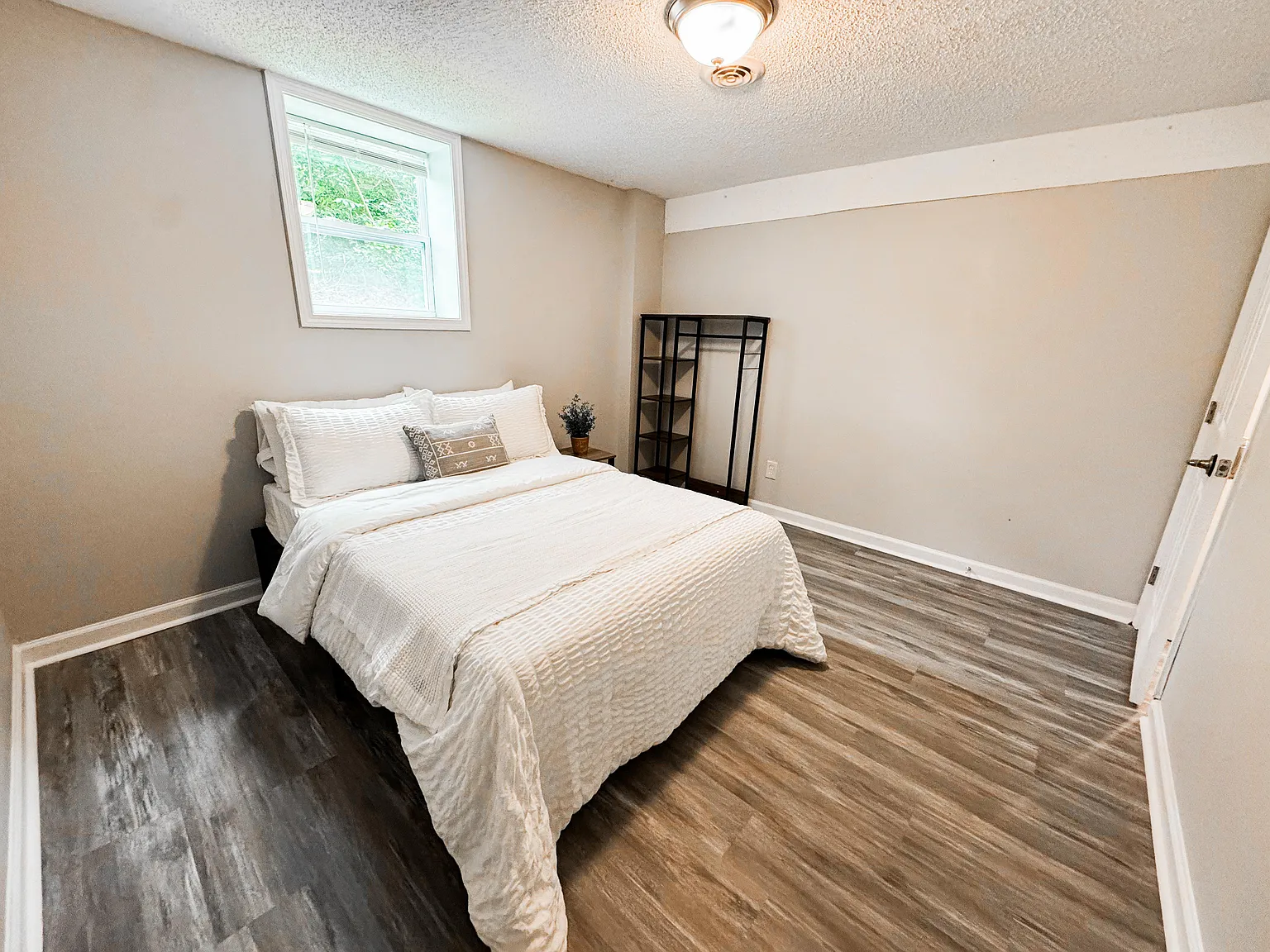 4 bed, 3.0 bath, 2000 sqft, $646 — Photo 1