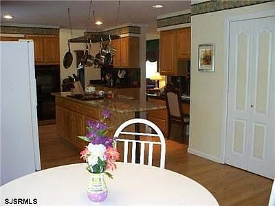5th image of 802 Blue Teal Dr