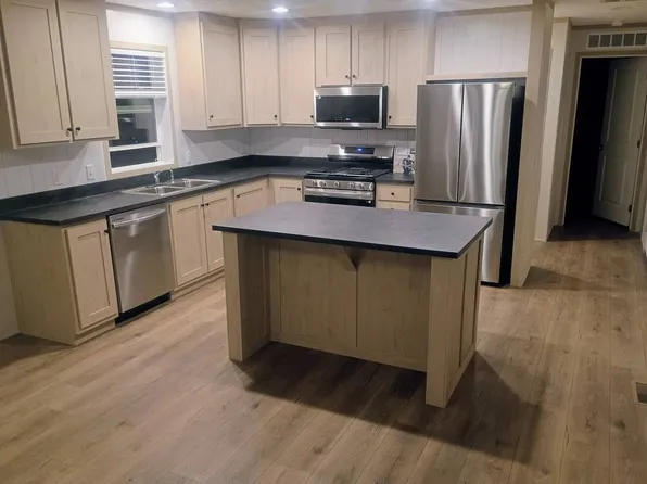 2750 W 1400 S #15, Kentland, IN 47951