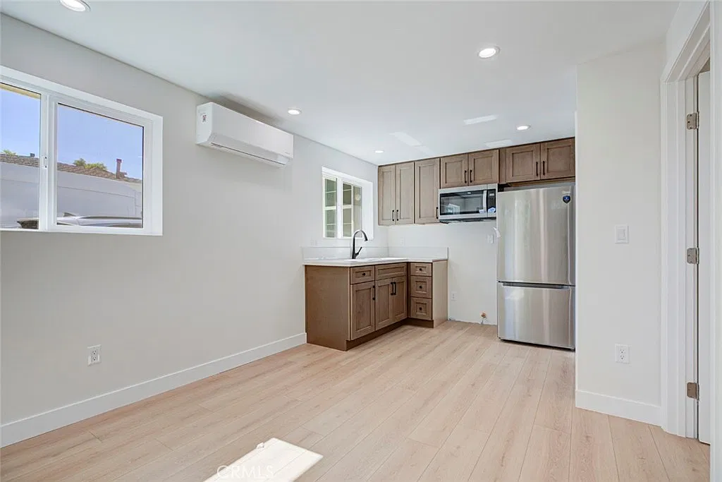1 bed, 450 sqft, $2,100 — Photo 4