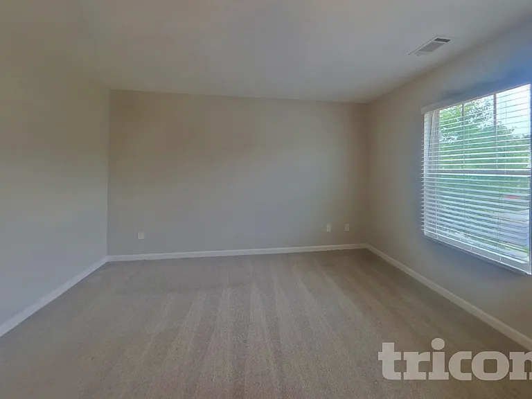 1008 Eldon Ln — Photo 6