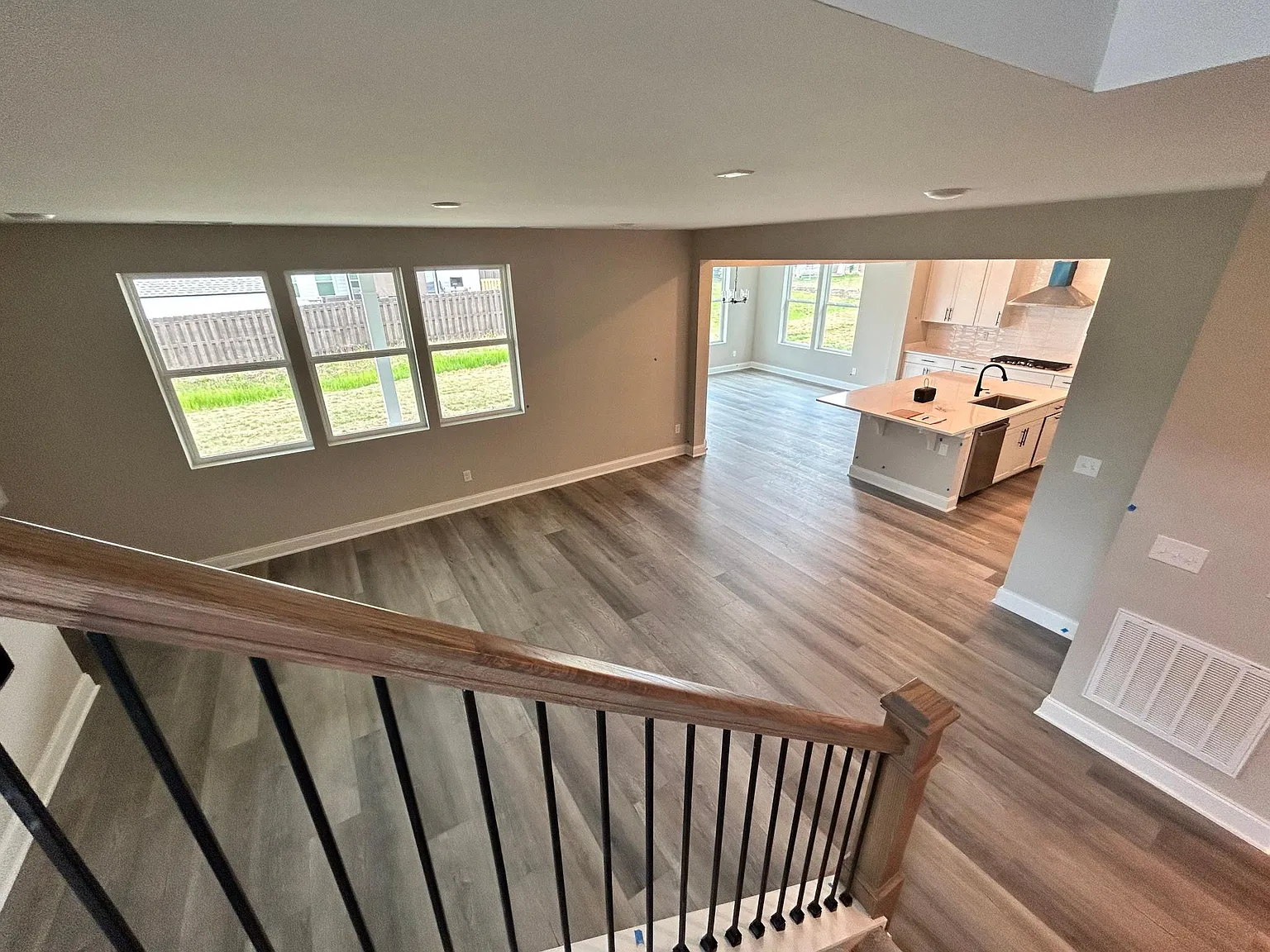 1421 Ovaldale Dr — Photo 2