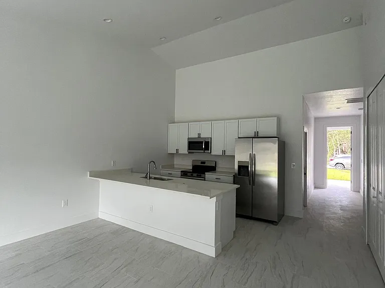 1032 Habershan Ave #1032 — Photo 3