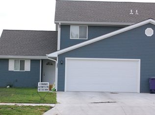 518 Stone Pointe Dr, Manhattan, KS 66503