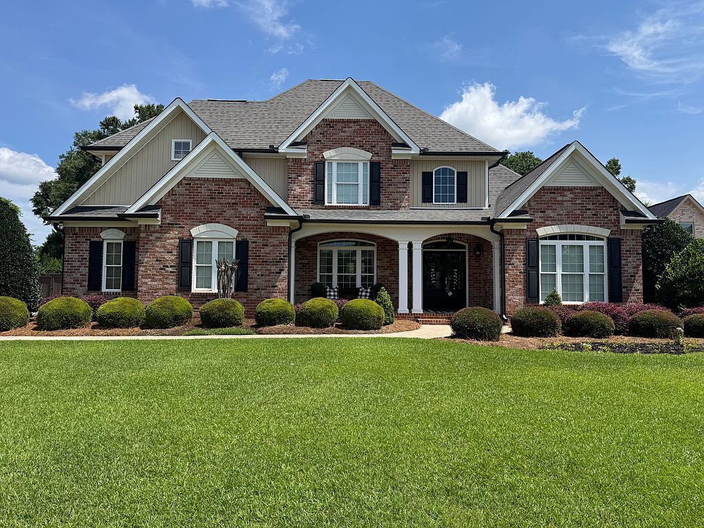 402 Avondale Cir - Property Image