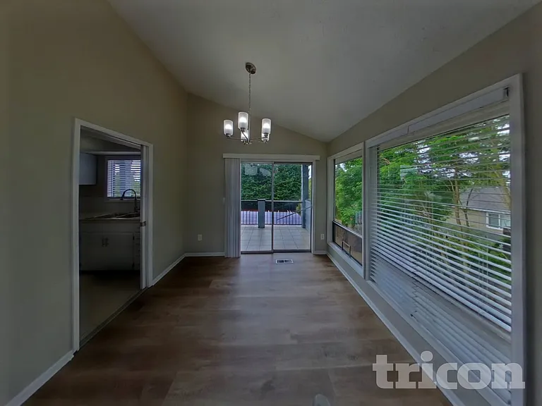 4201 NE 51st St — Photo 3