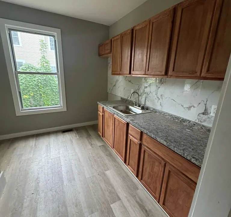 604 W Onondaga St #2