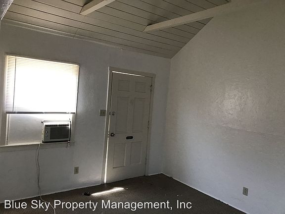 3rd image of 1030 N Willis St