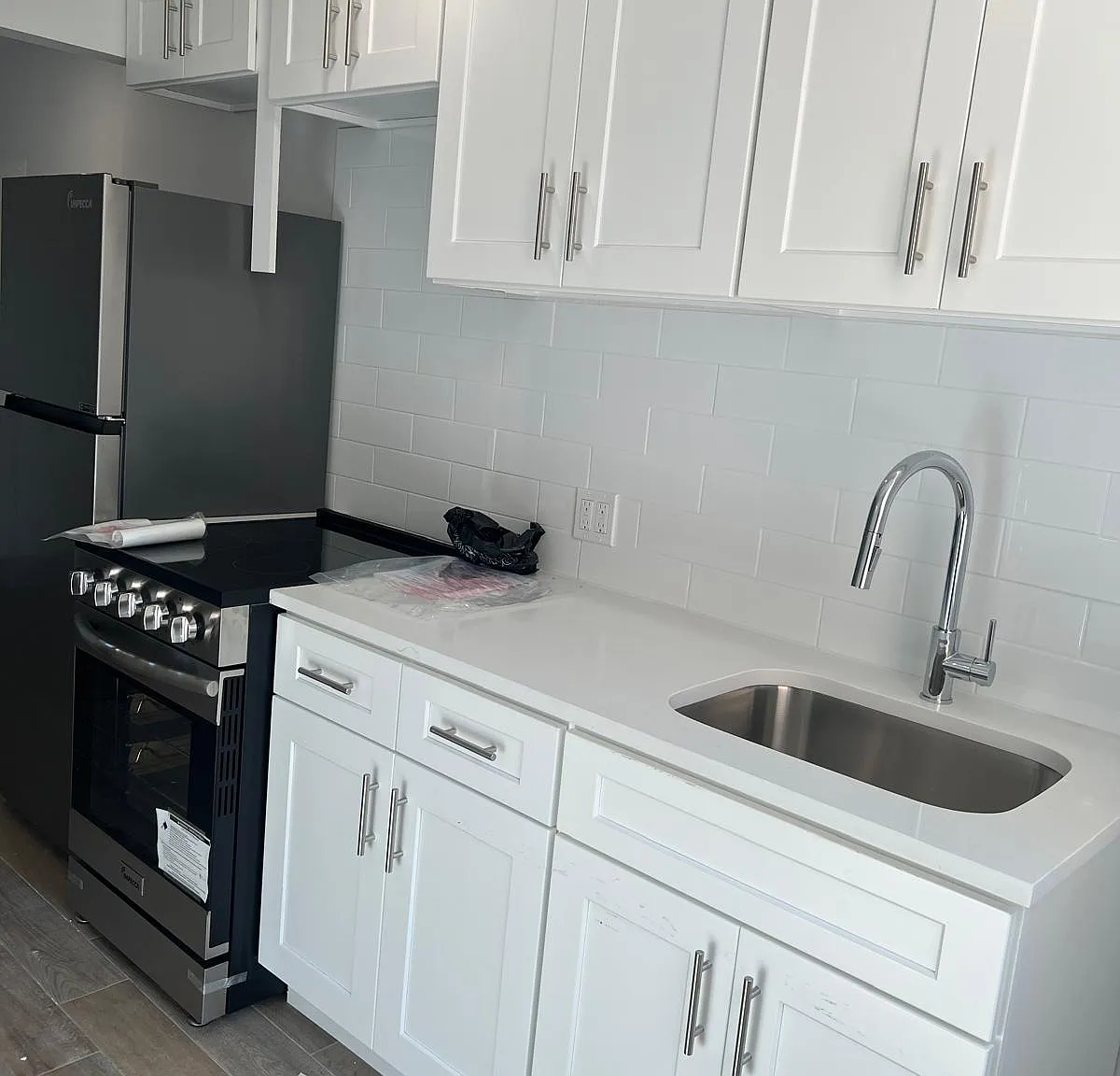 1 bed, 700 sqft, $2,762 — Photo 3