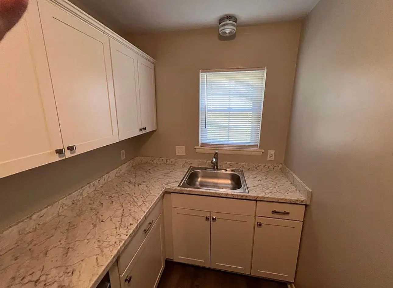 3 bed, 2.0 bath, 1581 sqft, $1,850 — Photo 3