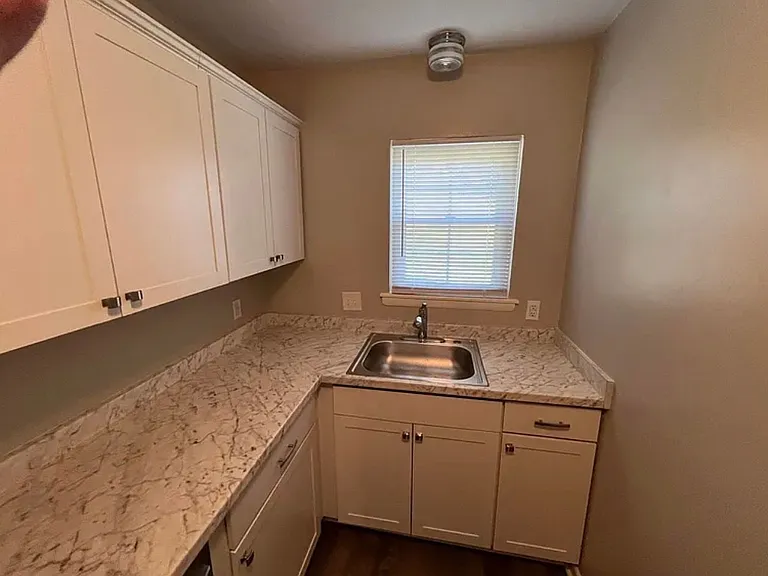 5320 Carolyn Cir #MAIN — Photo 3