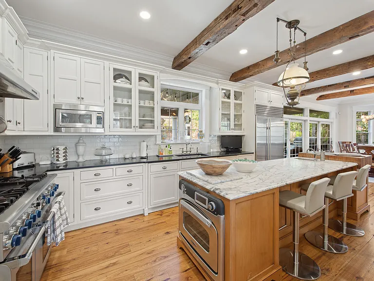 371 Sag Harbor Tpke — Photo 13
