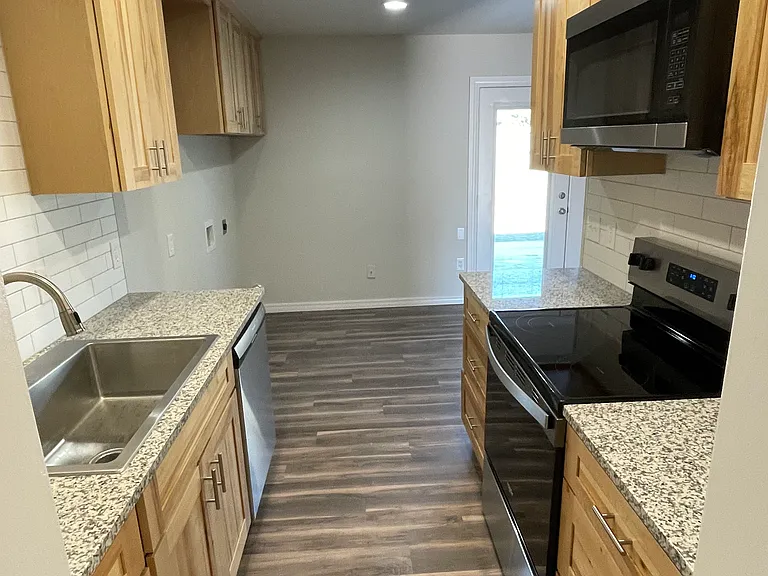 909 Tyler Ave NW — Photo 18