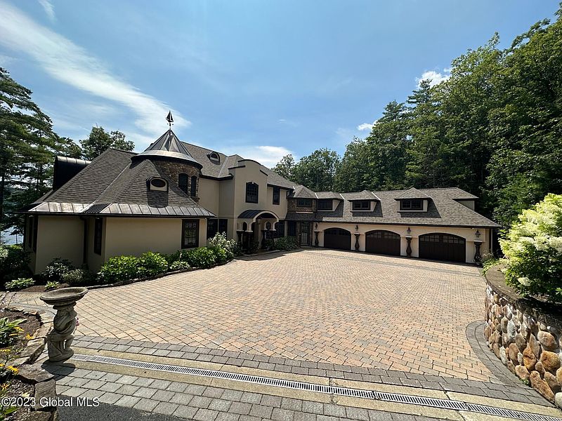 2nd image of 5952 Lake Shore Drive