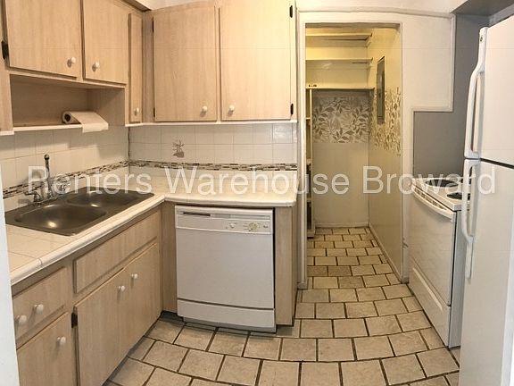 5th image of 46 NW 14th Ct