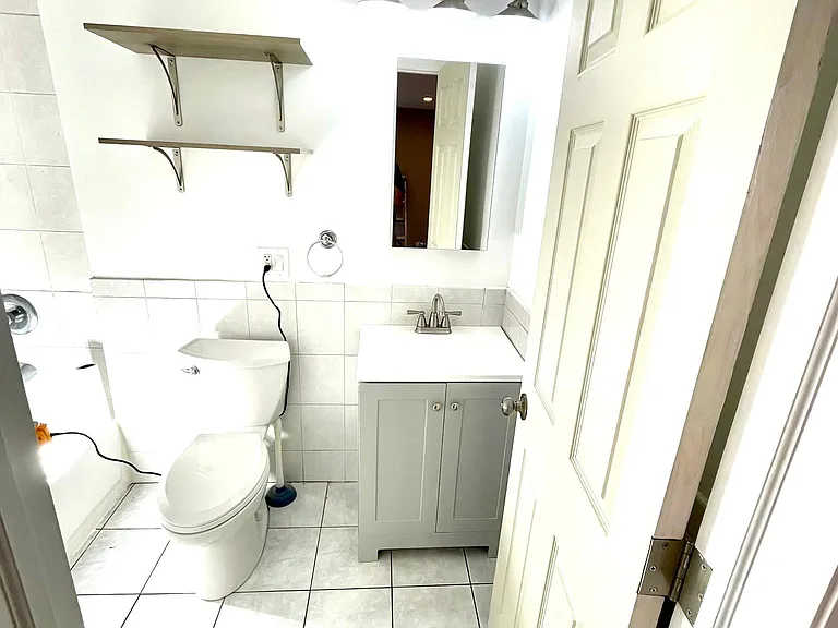 4711 N Artesian Ave #1R — Photo 2