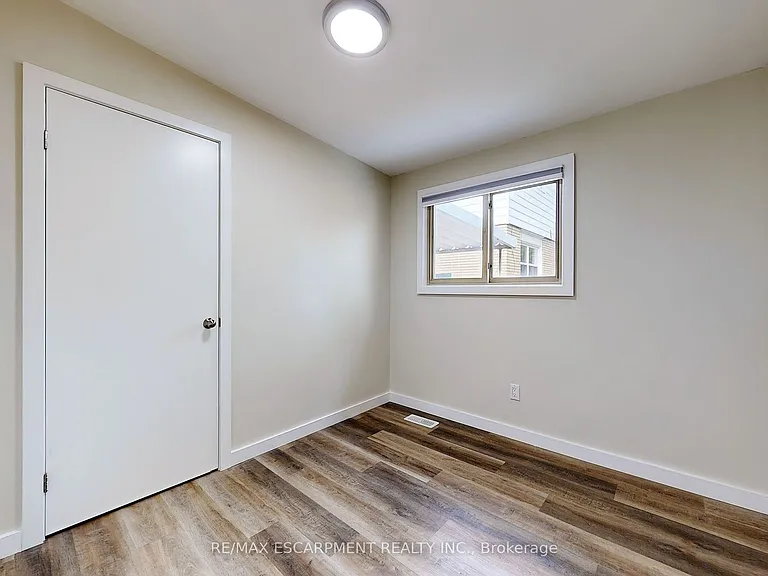 65 Fielding Cres #UPPER — Photo 16