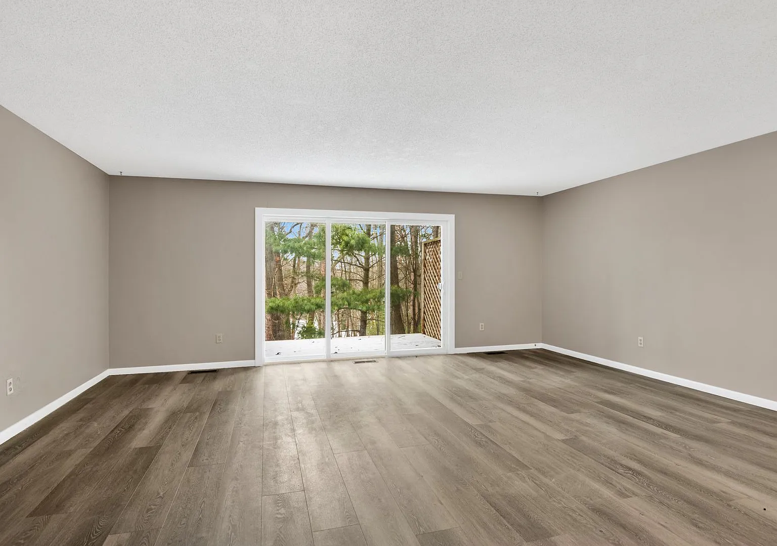 Modern 3-Bedroom Duplex in Holiday Hills, Traverse City — Photo 3