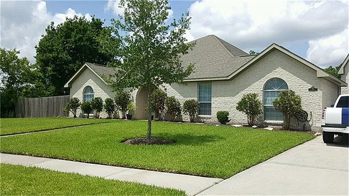 1st image of 321 Primrose Ln