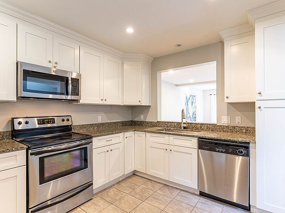 4th image of 807 Huntington Ct
